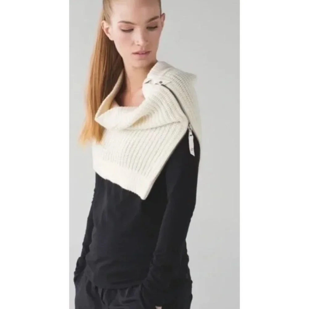 Lululemon Falling Freely 100% Merino Wool Zip Up Infinity Scarf Neck Warmer-One
